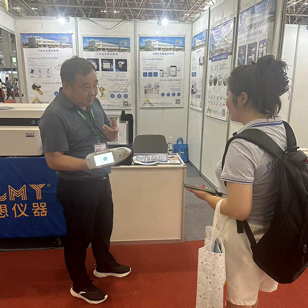 為嘉賓介紹伊瓦特手持式光譜儀 /cxyq/20240828092917-FmHxjJEW8Ez3b9W77y8eW36bq08v.jpg